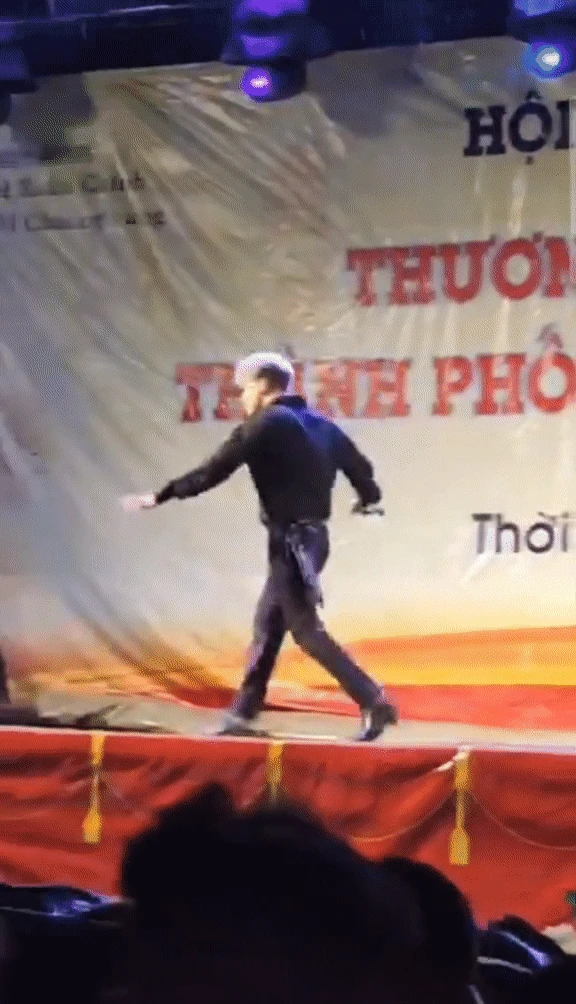 Sao Vbiz hiện tượng miền Tây ai cũng biết: Từng là thảm hoạ phải vừa diễn vừa khóc, nay thành phú ông bên vợ doanh nhân! - Hình 3