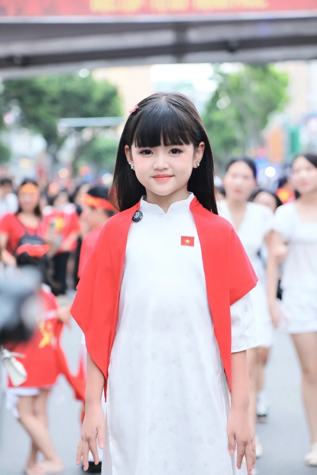 Tăng Duy Tân khoe ái nữ gây sốt ở lễ diễu binh, Bích Phương chưa sẵn sàng làm mẹ - Hình 6