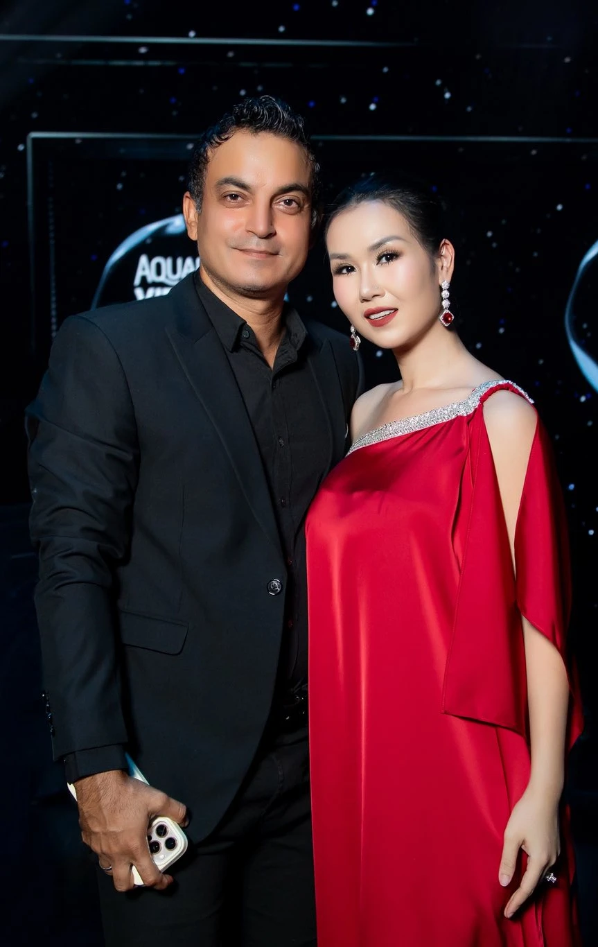 Gương mặt đắt show hàng đầu dịp Đại lễ: Mẹ 2 con hát từ Nam ra Bắc, được chồng Ấn Độ cho tiền làm MV về Việt Nam - Hình 6