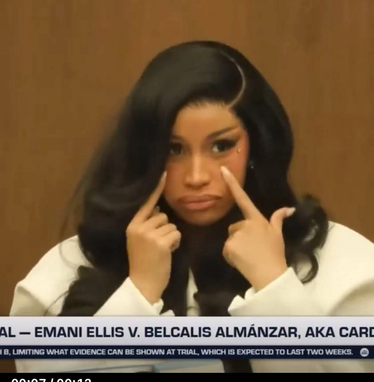 Hơn 10 triệu lượt xem 1 sao nữ trả lời thẩm vấn như bắn rap, đanh đá cợt nhả khó tin trên tòa - Hình 8