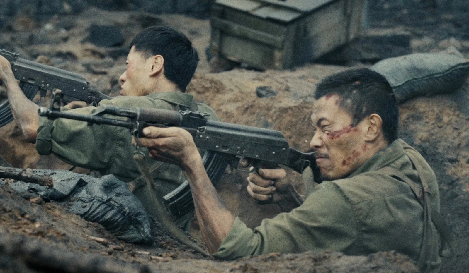 Văn Hoàn: chiến sĩ mất bàn tay trong MV của Hòa Minzy tiết lộ lý do gặp nạn - Hình 7