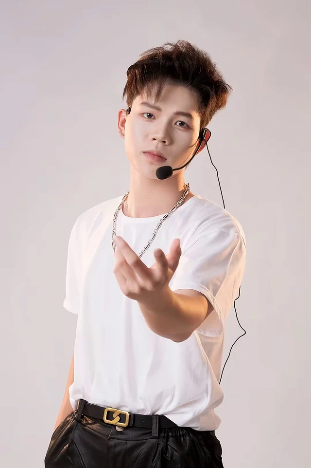 Văn Hoàn: chiến sĩ mất bàn tay trong MV của Hòa Minzy tiết lộ lý do gặp nạn - Hình 3