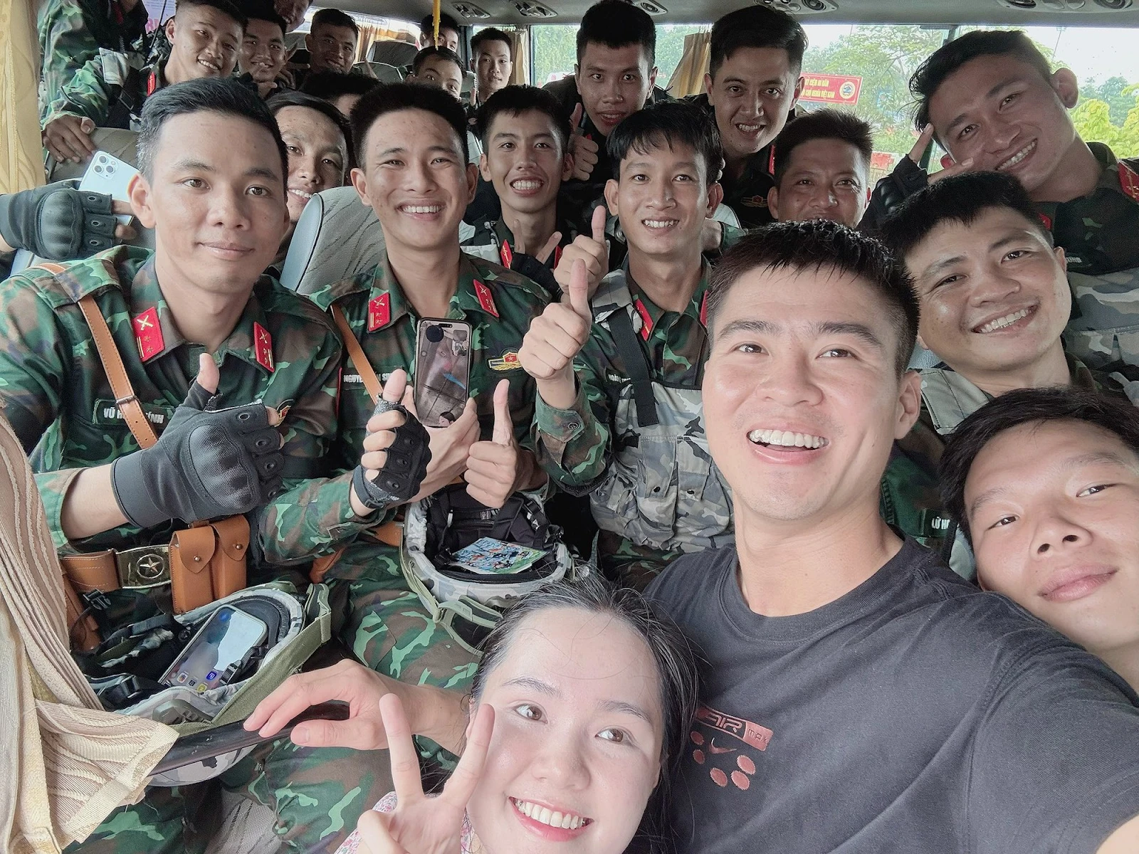 Vợ Duy Mạnh đu chiến sĩ A80, bóc trúng secret từng xuất hiện tại concert VTV - Hình 1