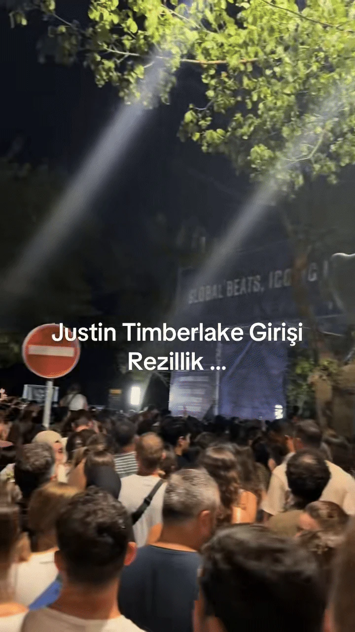 Biển người kinh hoàng tại đêm concert nơi Hoàng tử nhạc Pop phát hiện mắc bệnh nặng, 3 tiếng vẫn chưa được vào xem - Hình 4