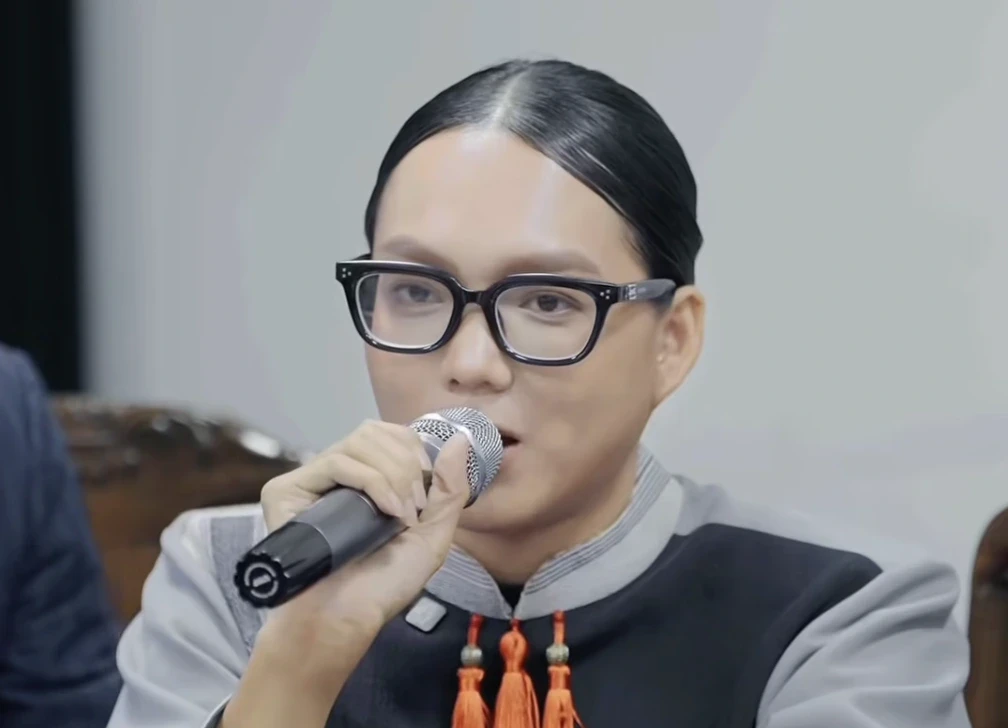 Rộ ảnh Phạm Thoại bị mời lên làm việc sau khi nhận vơ danh Đại sứ nông sản - Hình 5