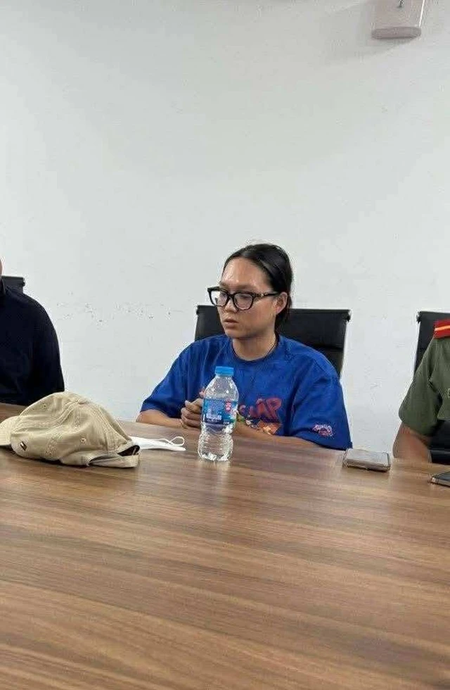 Rộ ảnh Phạm Thoại bị mời lên làm việc sau khi nhận vơ danh Đại sứ nông sản - Hình 3