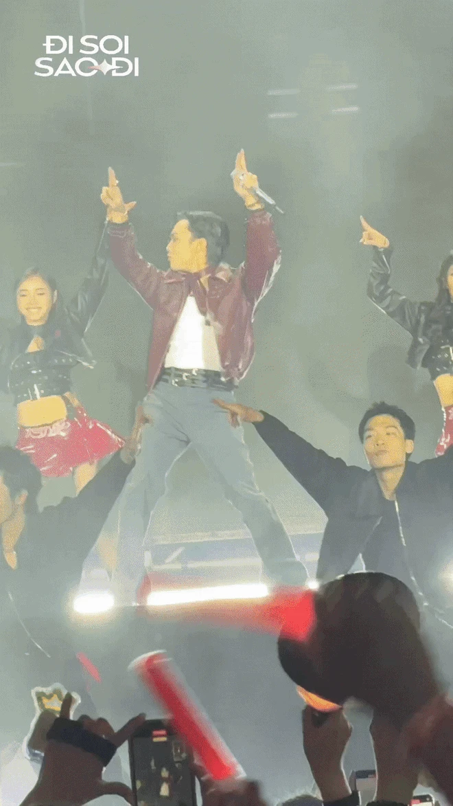 SOOBIN dạo này: Visual gây sát thương cao, đi tới đâu fan mắc cỡ tới đó! - Hình 2