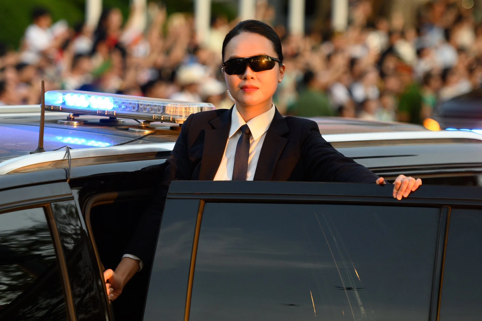 Visual tuyệt đối điện ảnh của nam cảnh vệ 1m85 trong đội hình Công an trình diễn chống khủng bố tại Hồ Gươm - Hình 2