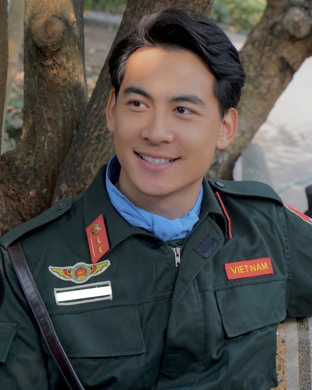 Visual tuyệt đối điện ảnh của nam cảnh vệ 1m85 trong đội hình Công an trình diễn chống khủng bố tại Hồ Gươm - Hình 7