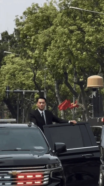 Visual tuyệt đối điện ảnh của nam cảnh vệ 1m85 trong đội hình Công an trình diễn chống khủng bố tại Hồ Gươm - Hình 4