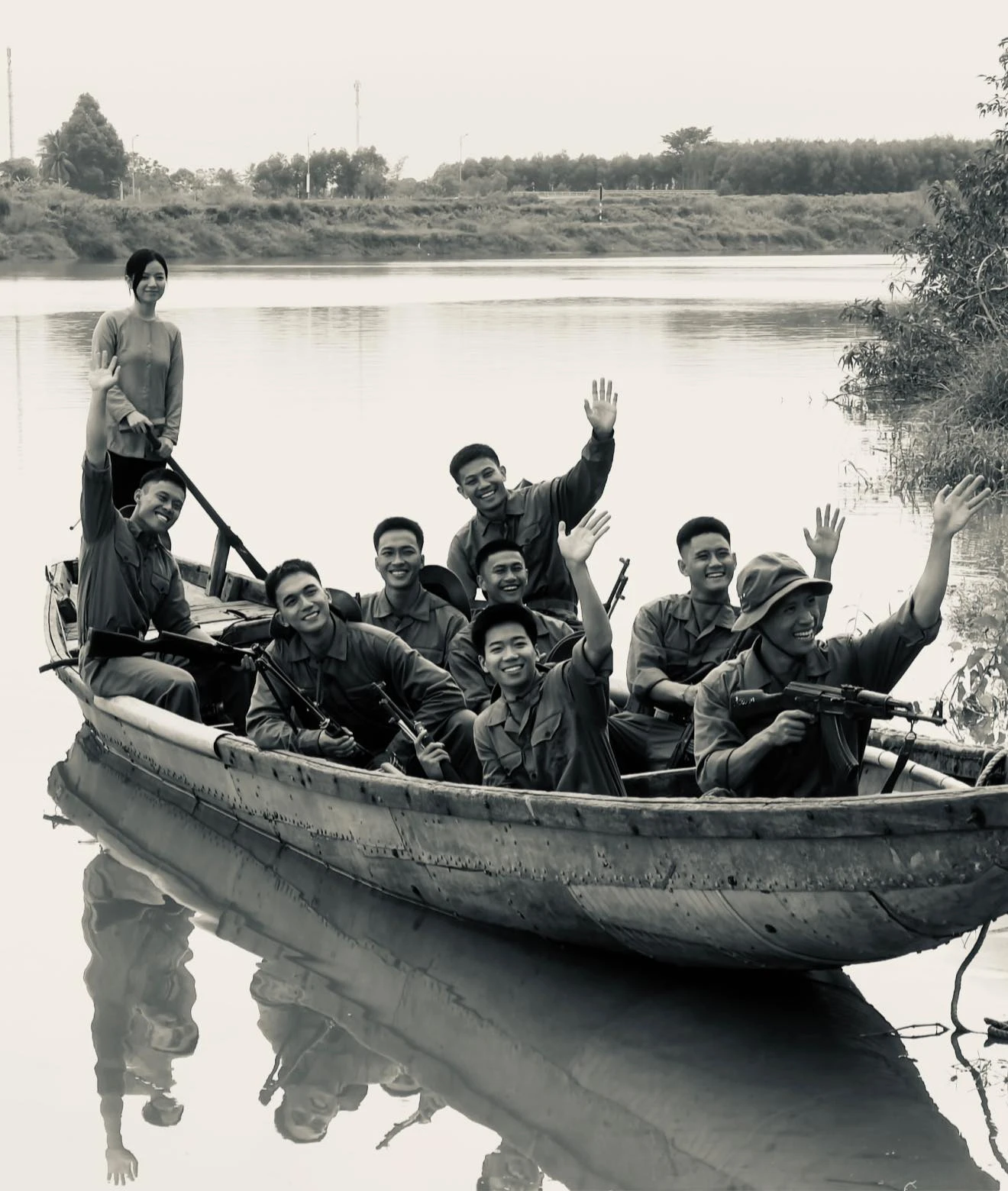Bóng hồng duy nhất của dàn diễn viên trẻ phim Mưa Đỏ: Để mặt mộc hoàn toàn trên phim, đạo diễn không cho làm 1 điều trước khi quay cảnh tình cảm - Hình 2