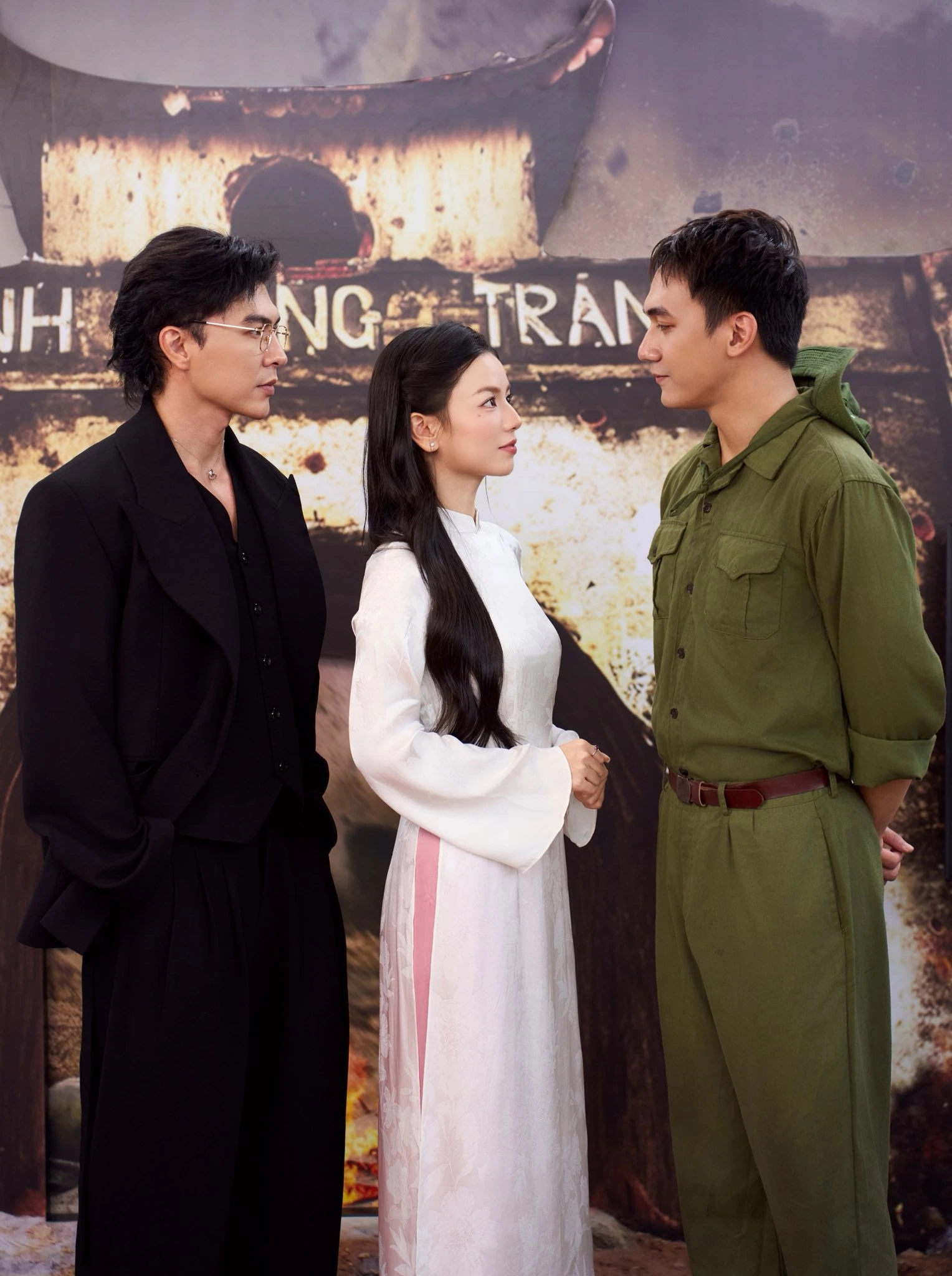 Bóng hồng duy nhất của dàn diễn viên trẻ phim Mưa Đỏ: Để mặt mộc hoàn toàn trên phim, đạo diễn không cho làm 1 điều trước khi quay cảnh tình cảm - Hình 6