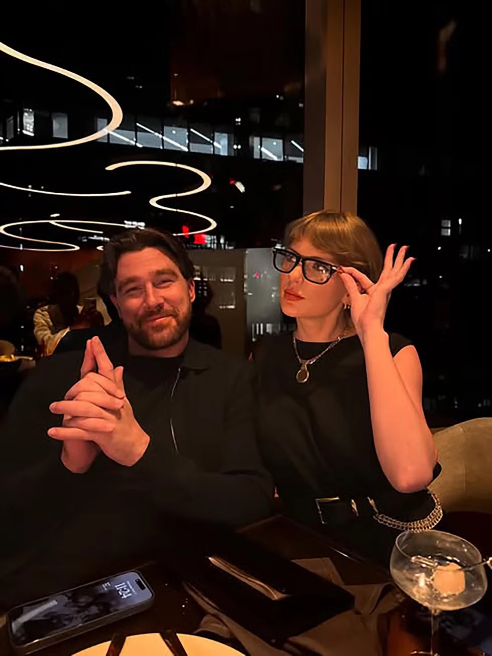 Con của Taylor Swift lộ diện trước thềm đám cưới, nhan sắc chuẩn gen trội? - Hình 1