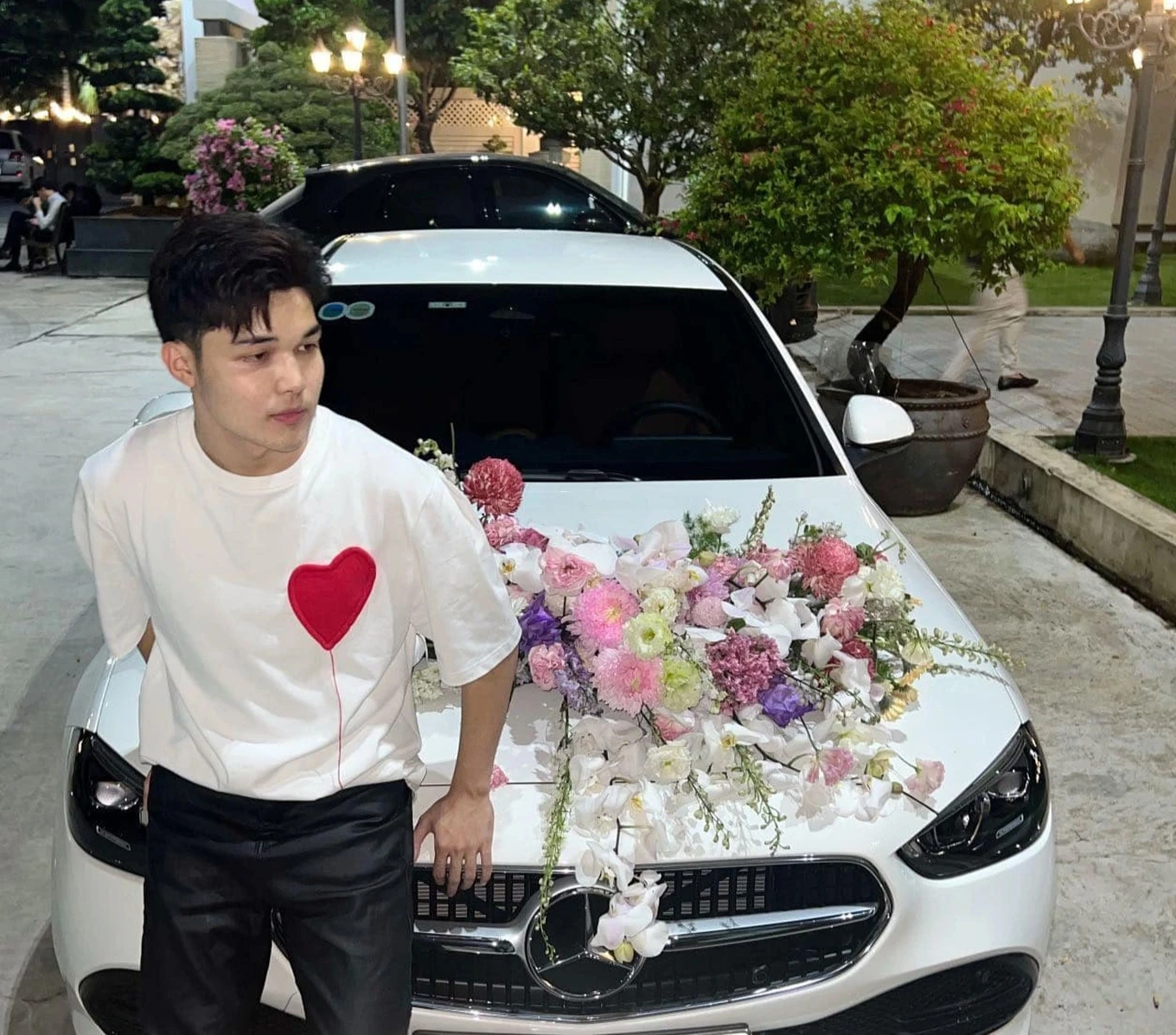 Em trai Hòa Minzy lại kể khổ, tố chị quá bao bọc, bị nói ăn bám liền thái độ sốc - Hình 6