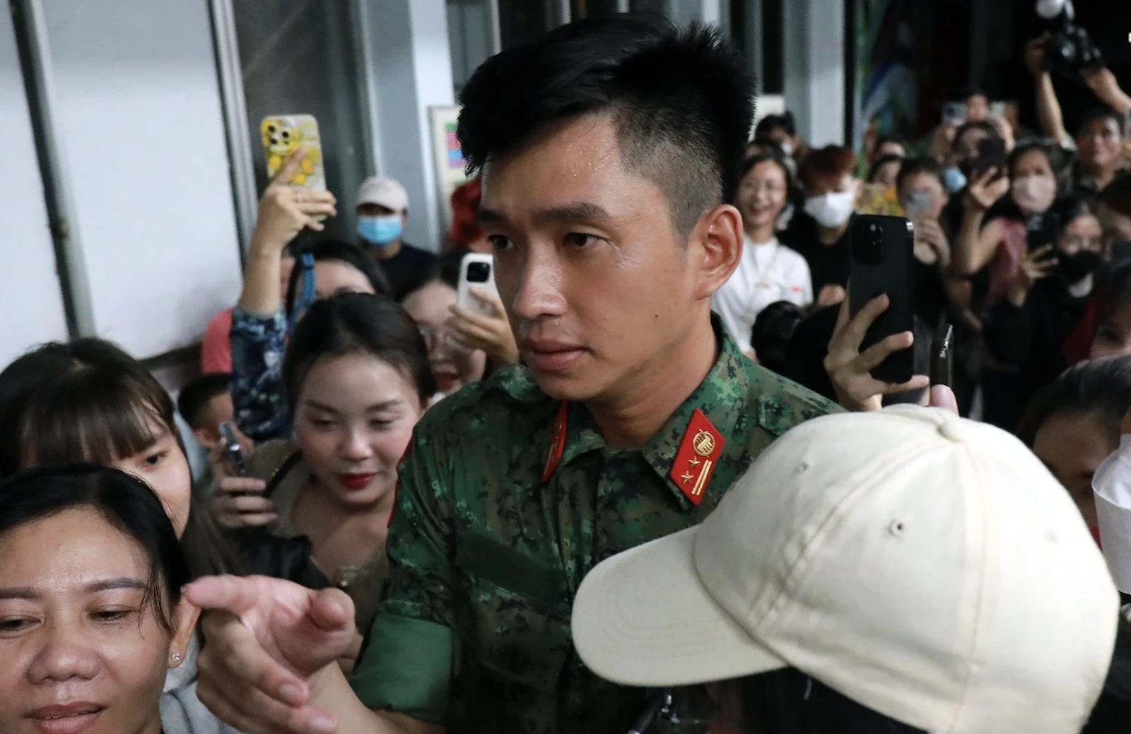 Lê Hoàng Hiệp thành tâm điểm, bị đồng đội nhắc nhở, khiến dân tình xôn xao - Hình 7