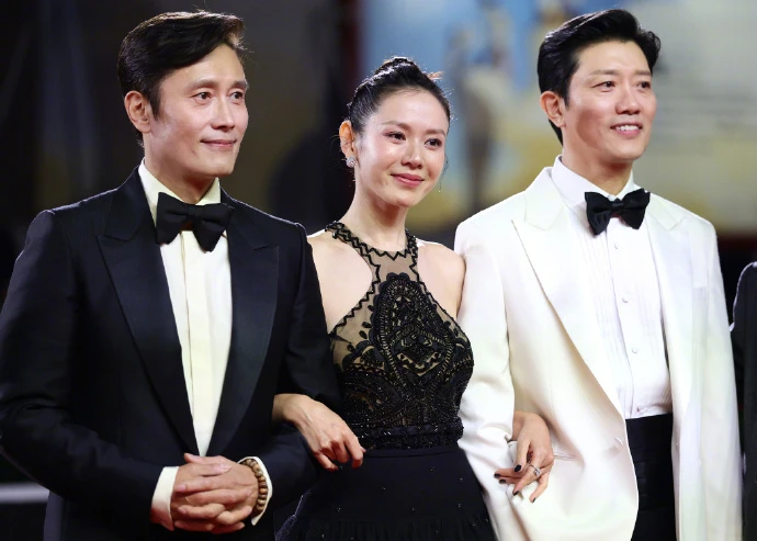 Son Ye Jin dự LHP, lộ nhan sắc già chát, khóc giữa đám đông vì lý do không ngờ! - Hình 6