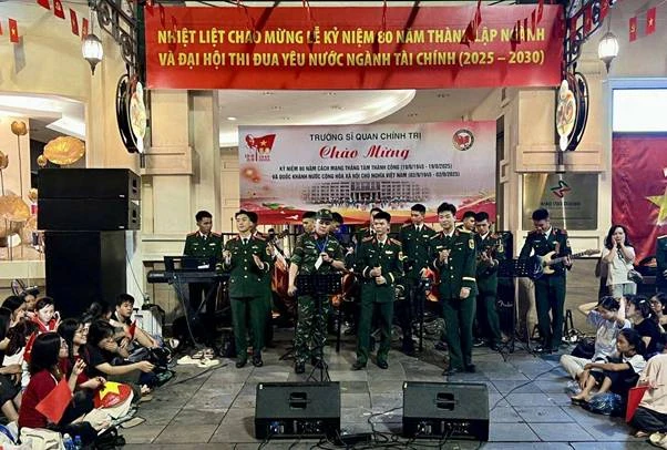 Tăng Duy Tân có mặt ở A80, làm 1 điều cùng ca nương Kiều Anh, vài tiếng viral? - Hình 8