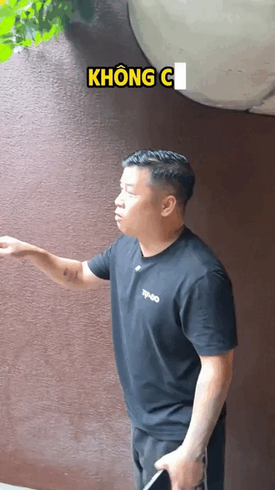 Viral nhất TikTok: Ngôi nhà bất khả xâm phạm giữa biển nước Hà Nội nhờ cửa chống ngập 200 triệu, chủ nhà là ông trùm chuỗi Nhậu Tự Do cực hot! - Hình 2