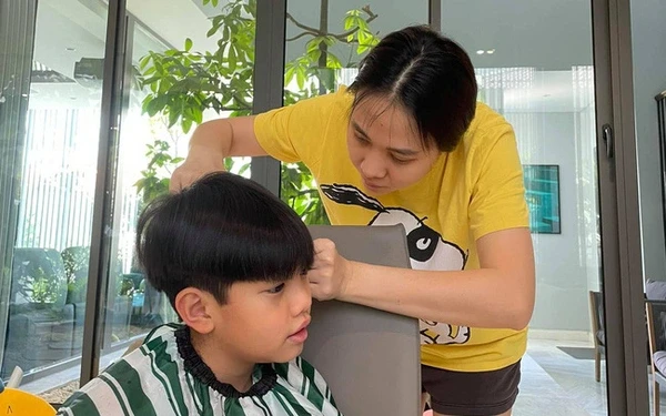 Đàm Thu Trang sốc nặng khi nghe con trai nhận xét về visual của mẹ năm 18 tuổi - Hình 6