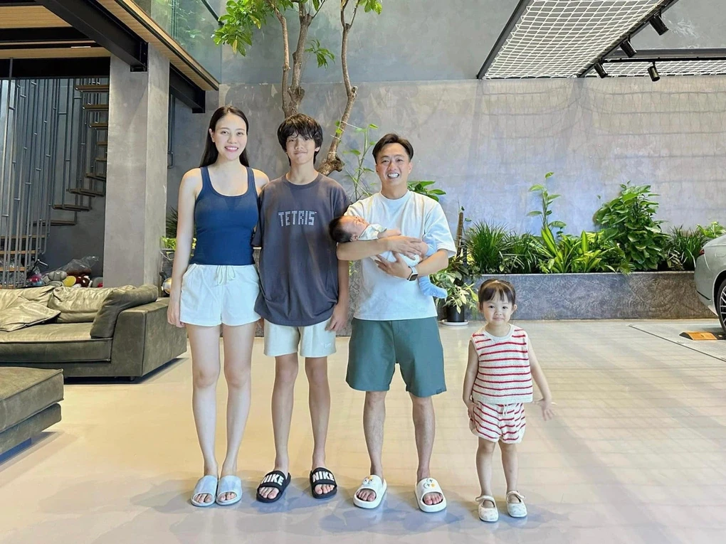 Đàm Thu Trang sốc nặng khi nghe con trai nhận xét về visual của mẹ năm 18 tuổi - Hình 5