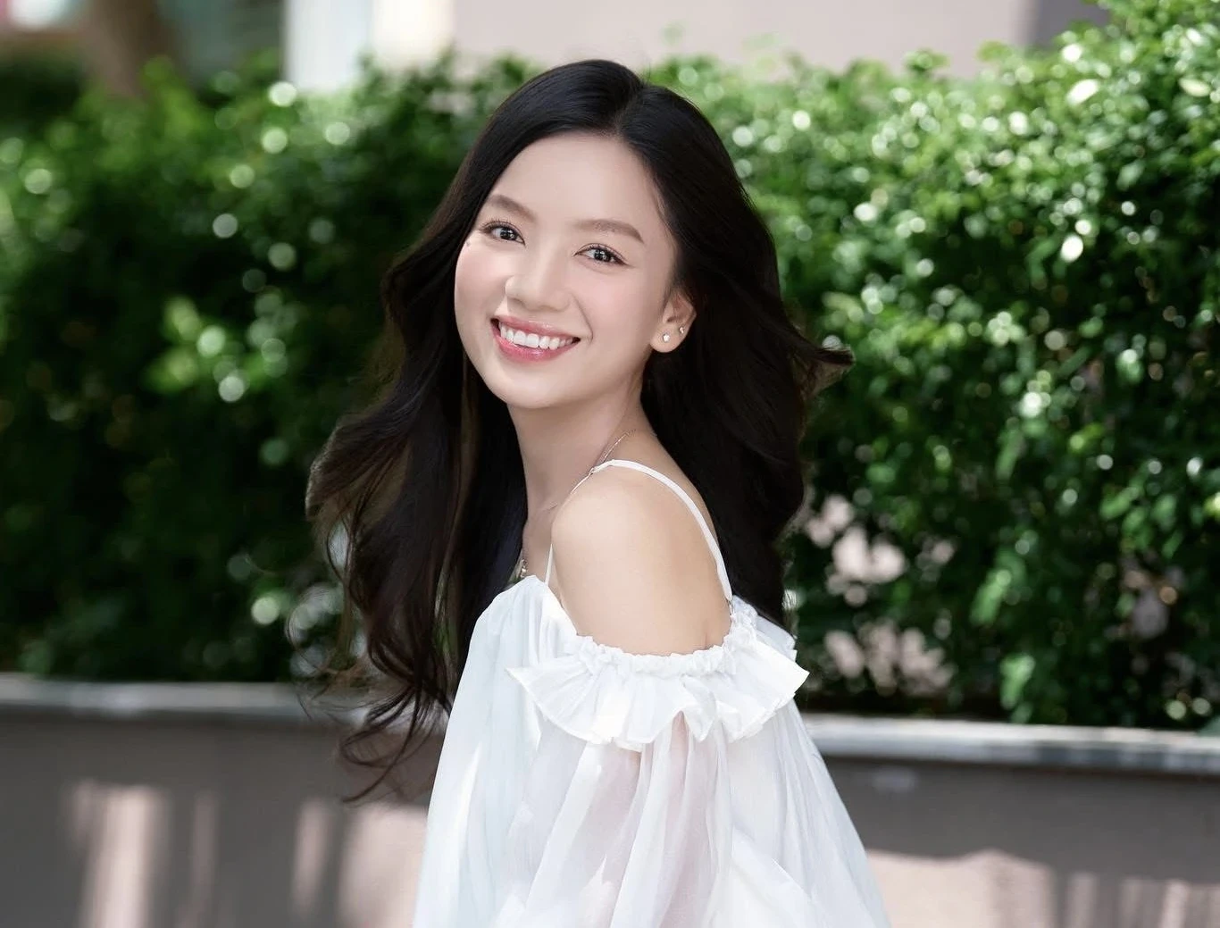 Lê Hạ Anh - Nữ diễn viên duy nhất trong Mưa đỏ lộ nhan sắc đời thường khác lạ? - Hình 6