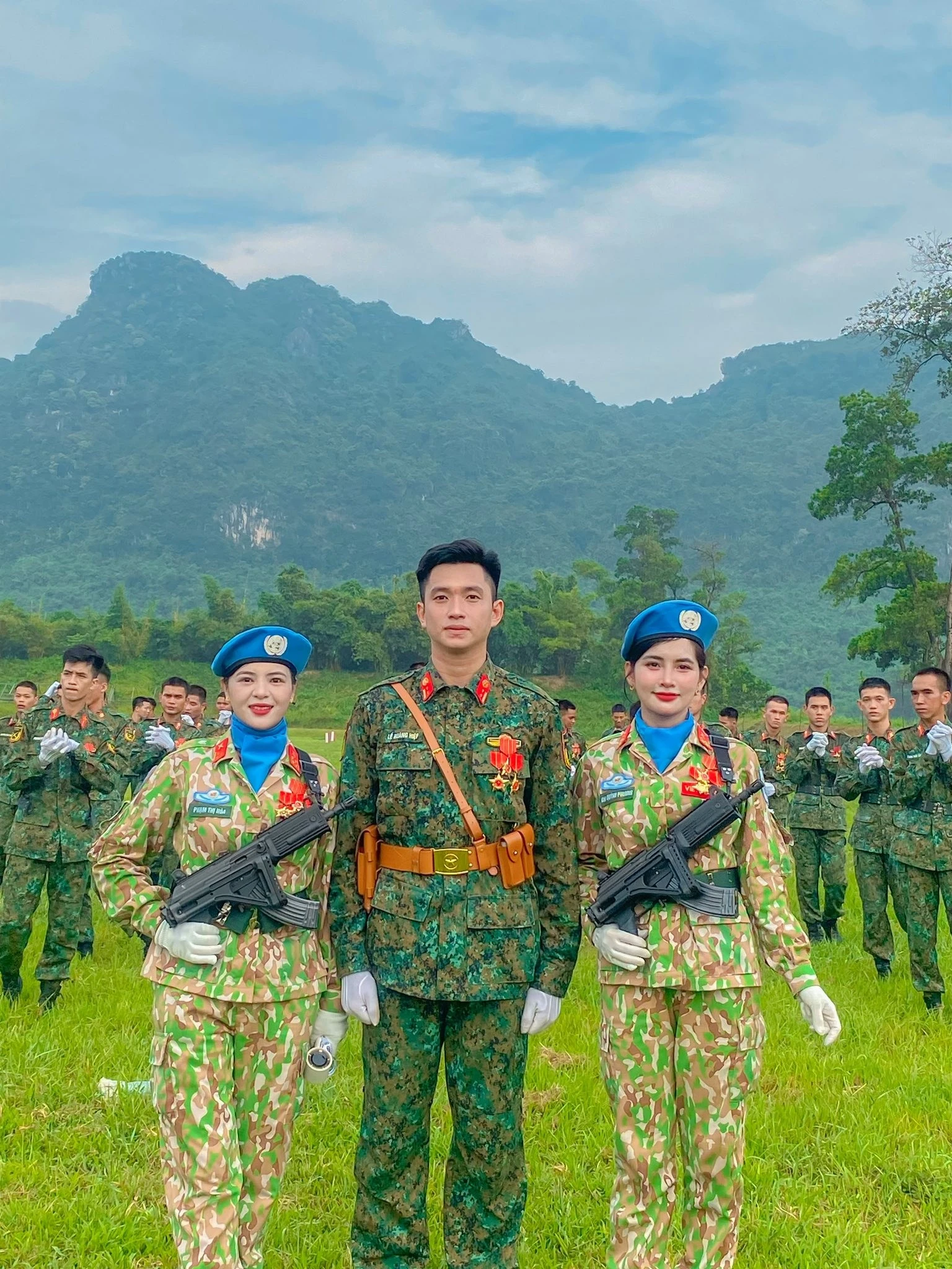 Nữ chiến sĩ xinh đẹp bảo vệ Quân kỳ, nhà 3 đời tham gia diễu binh - Hình 3