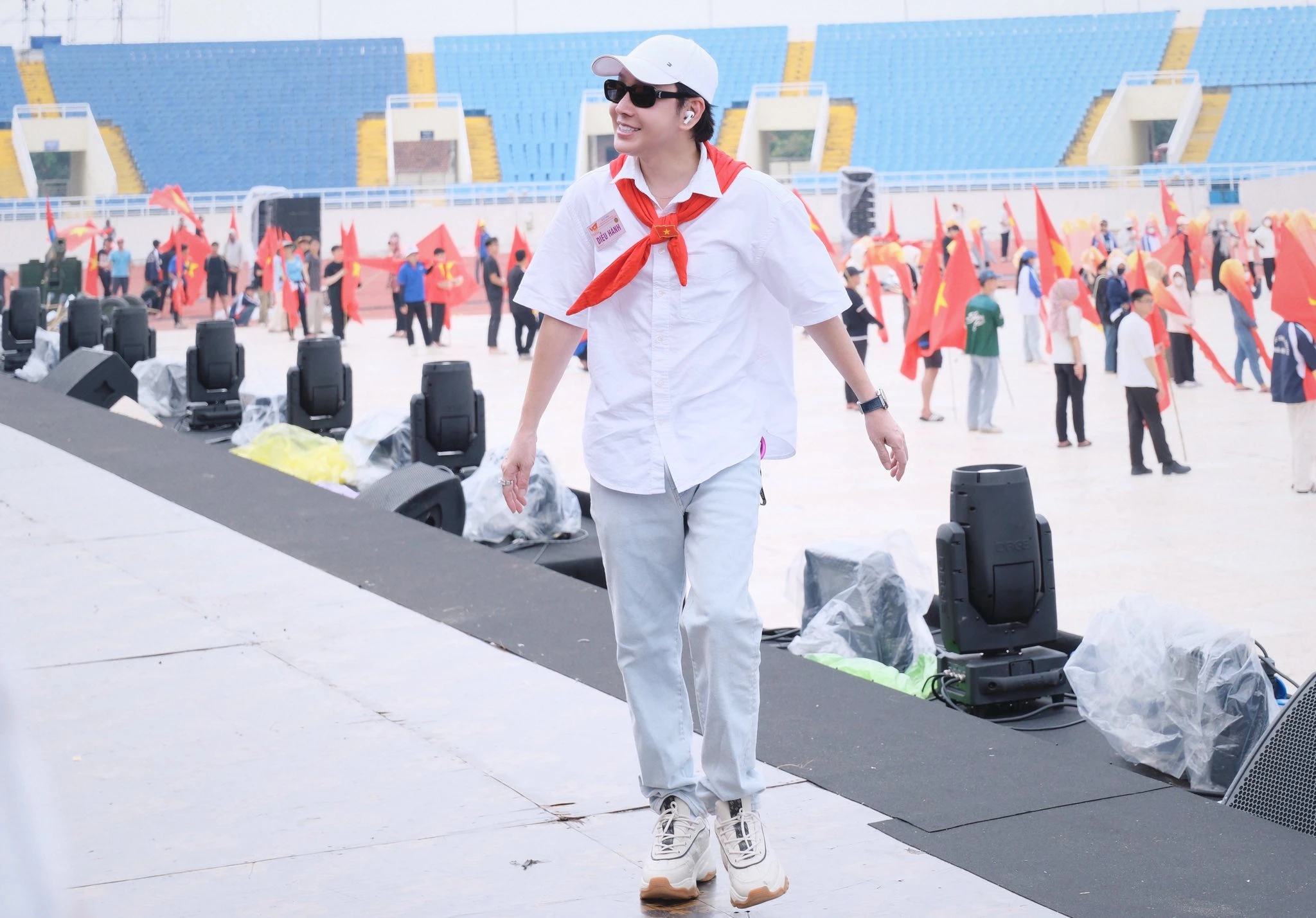 Phương Lê nhìn lại chính mình, nhờ cộng đồng mạng giúp một điều, Vũ Luân ra sao? - Hình 8