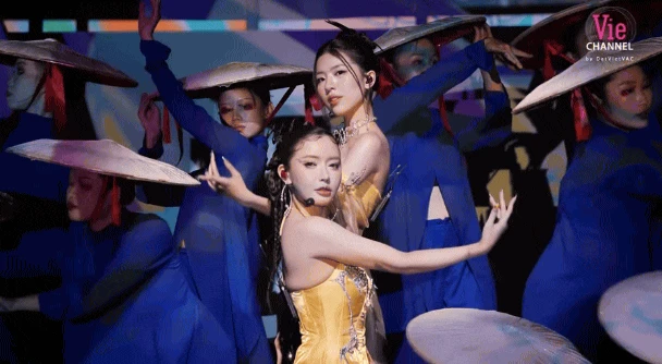 Netizen chọn ra tiết mục xuất sắc nhất Em Xinh Say Hi, càng xem càng muốn đuổi 300 khán giả trường quay - Hình 2