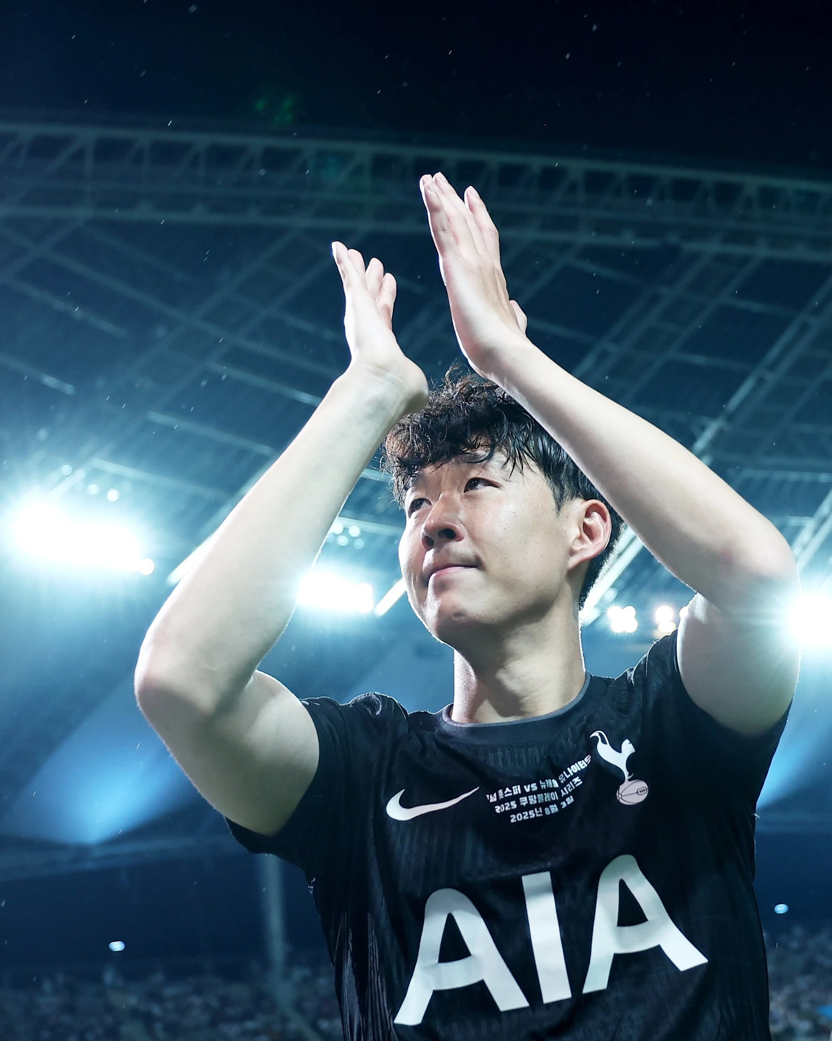 Son Heung-min bật khóc nức nở ngày chia tay Tottenhamm, tài tử Park Seo Joon đến ôm bạn thân an ủi - Hình 6