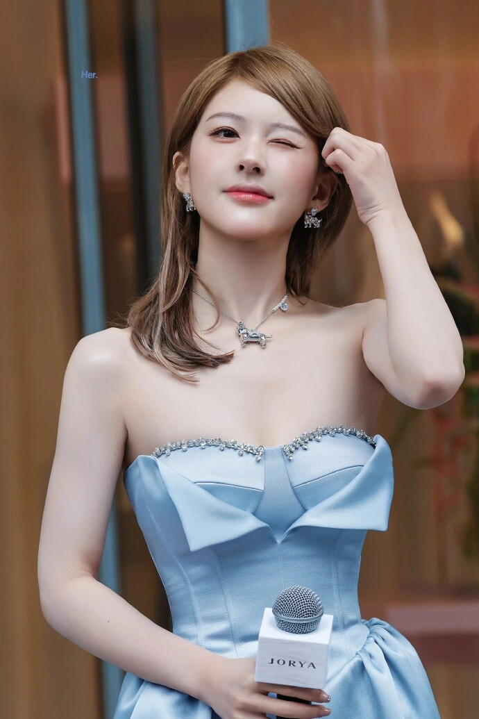Triệu Lộ Tư tuyên bố giải nghệ, tố cty cũ đè đầu cưỡi cổ, bòn rút trắng trợn! - Hình 6