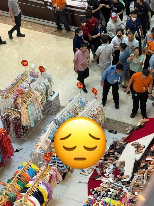 Vụ 1 người rơi 4 lầu ở TTTM Aeon Mall Long Biên: tình trạng nặng, động cơ sốc? - Hình 5