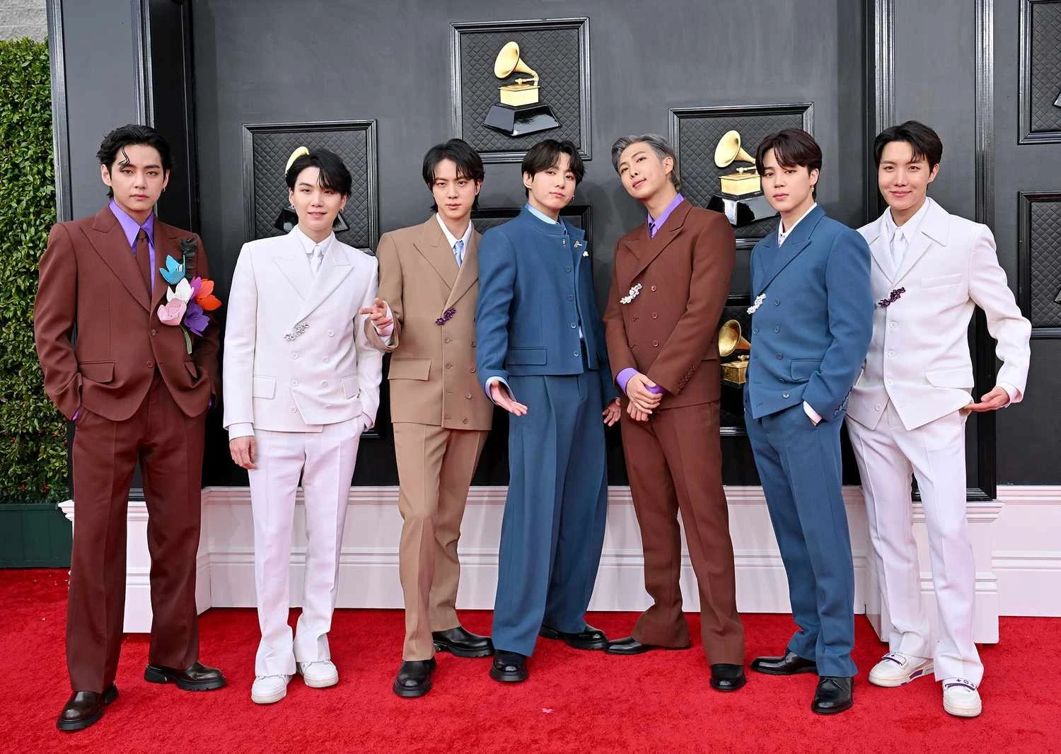 BTS lâm vào khủng hoảng, cảnh sát liên tục ra vào trụ sở HYBE, thu giữ 1 thứ sốc - Hình 6