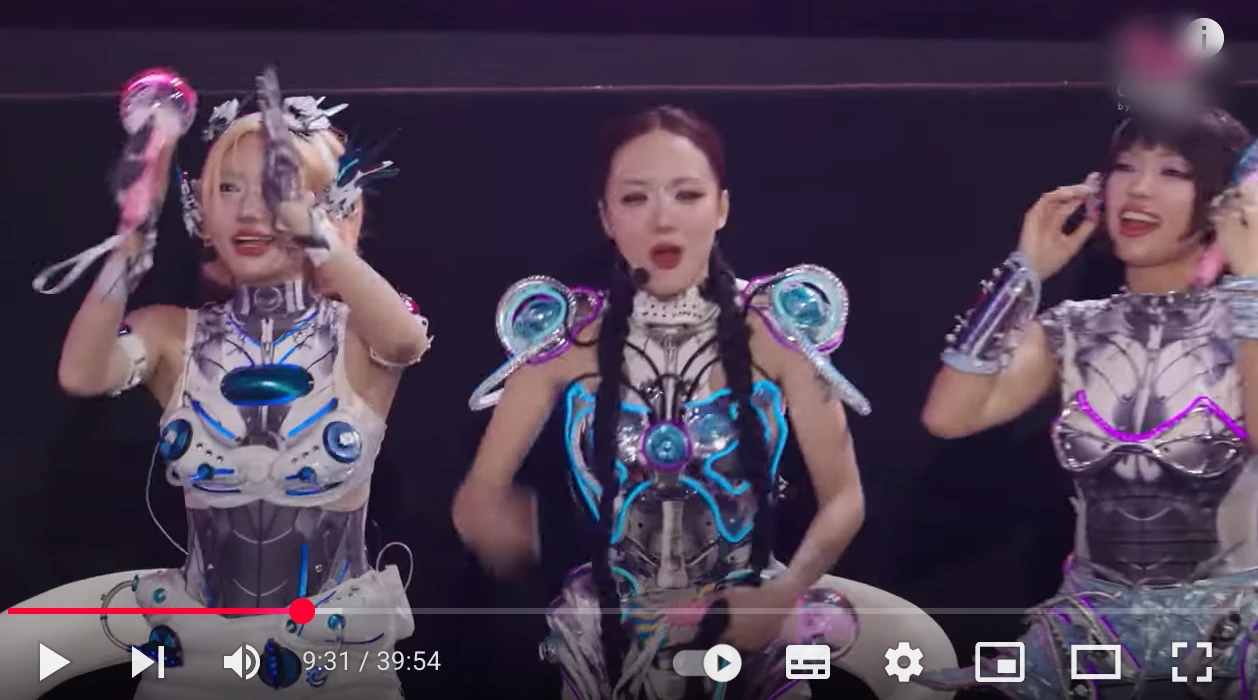 Clip hậu trường EXSH lên sóng, Châu Bùi thái độ sốc hơn, có kẻ giật dây? - Hình 5