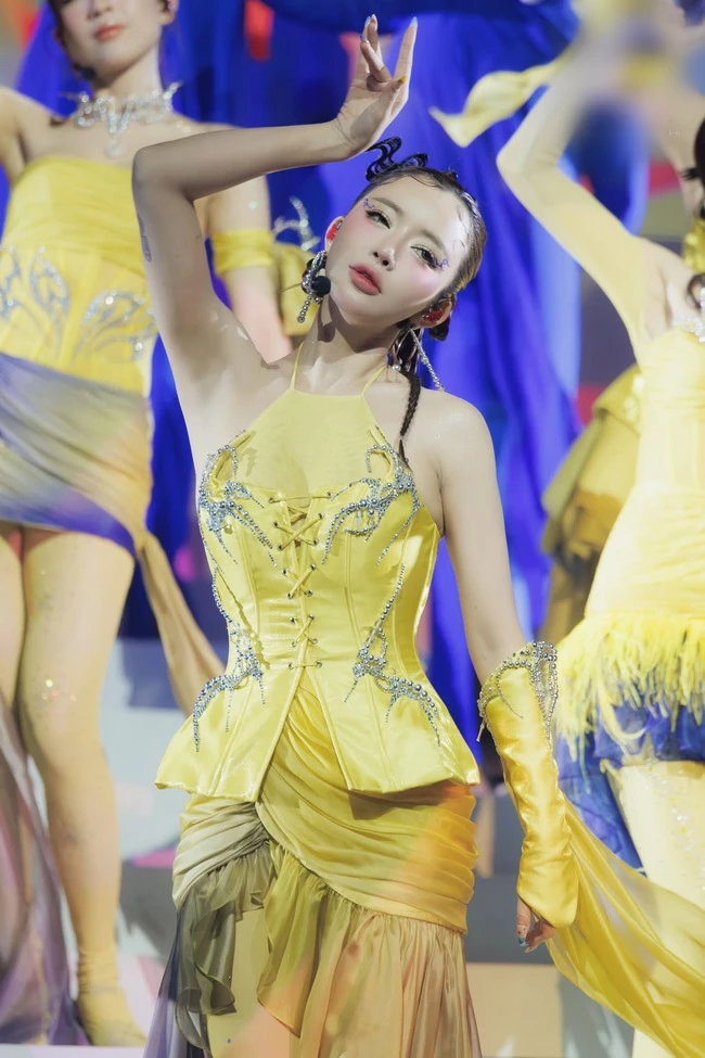 Rộ đội hình Live Stage 5 Em Xinh: Bích Phương thoát kiếp bị xử ép nhờ 1 người? - Hình 7