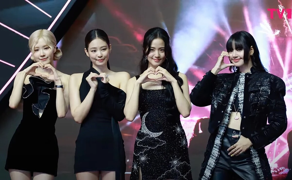 BLACKPINK bị lợi dụng trắng trợn, sản phẩm bị nhái, BLINK nổi điên - Hình 4