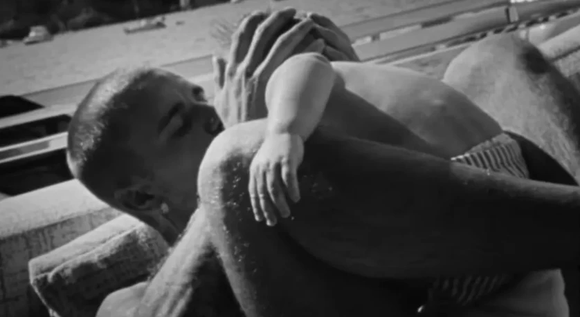 Con trai Justin Bieber giấu kín, lộ đúng 2 điểm trong MV mới, dân mạng đốn tim - Hình 4