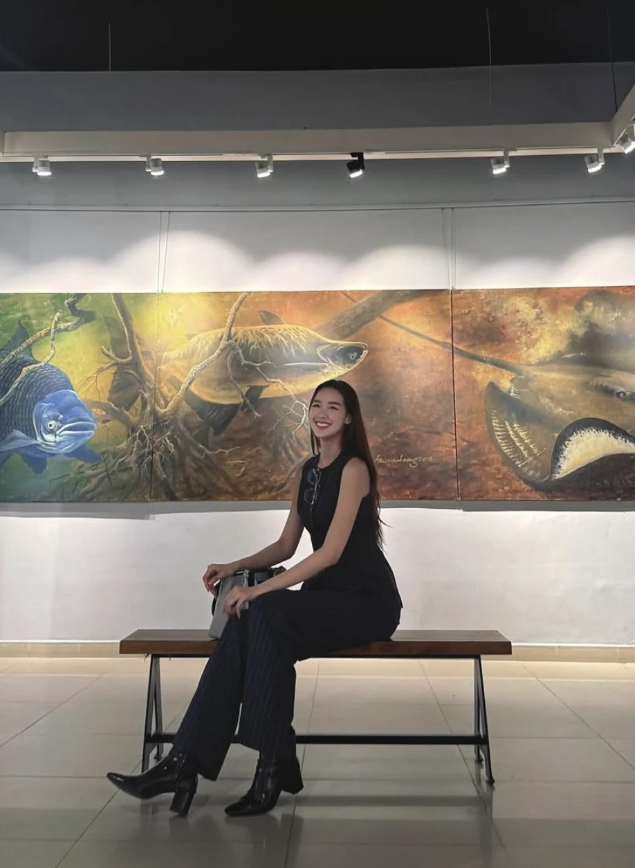 Diện nguyên set đồ màu đen - phong cách tối giản nhưng cực chất - Hình 4