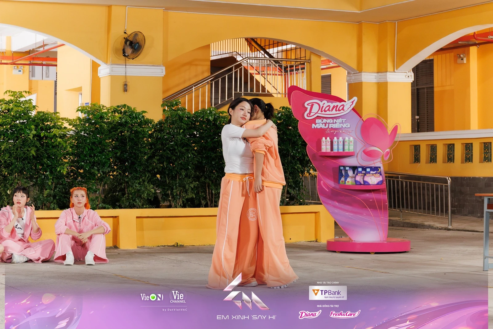 Em Xinh chơi trò rợn người đẩy view, bạn thân Phương Mỹ Chi thừa nhận 1 điều? - Hình 1