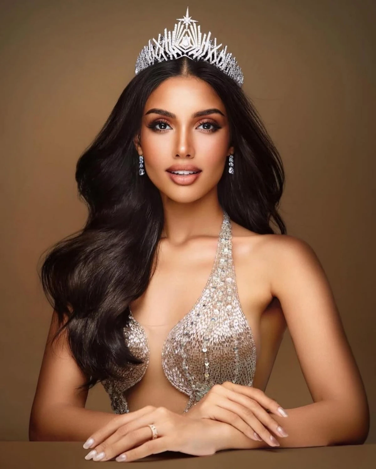 Miss Universe Thailand: Thí sinh livestream 12 tiếng, bật khóc tố ông Nawat - Hình 6