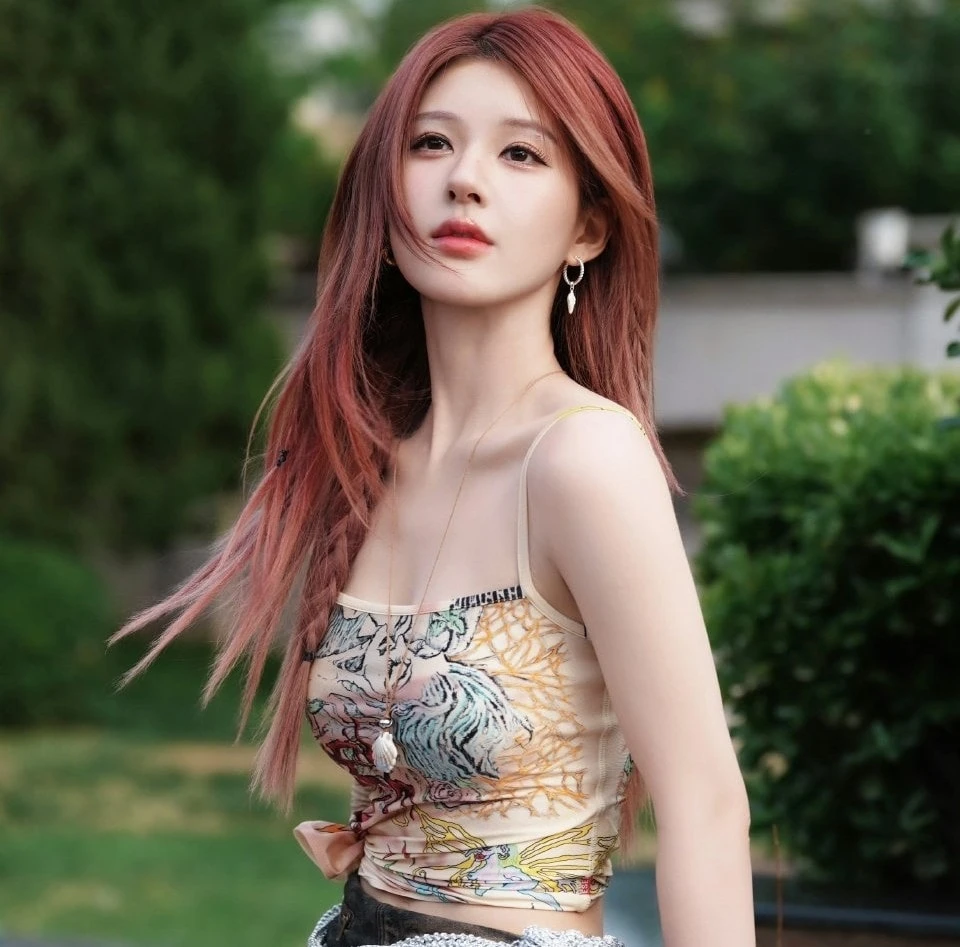 Từng lên mặt với cả showbiz, Triệu Lộ Tư nay có nguy cơ bị phong sát? - Hình 4