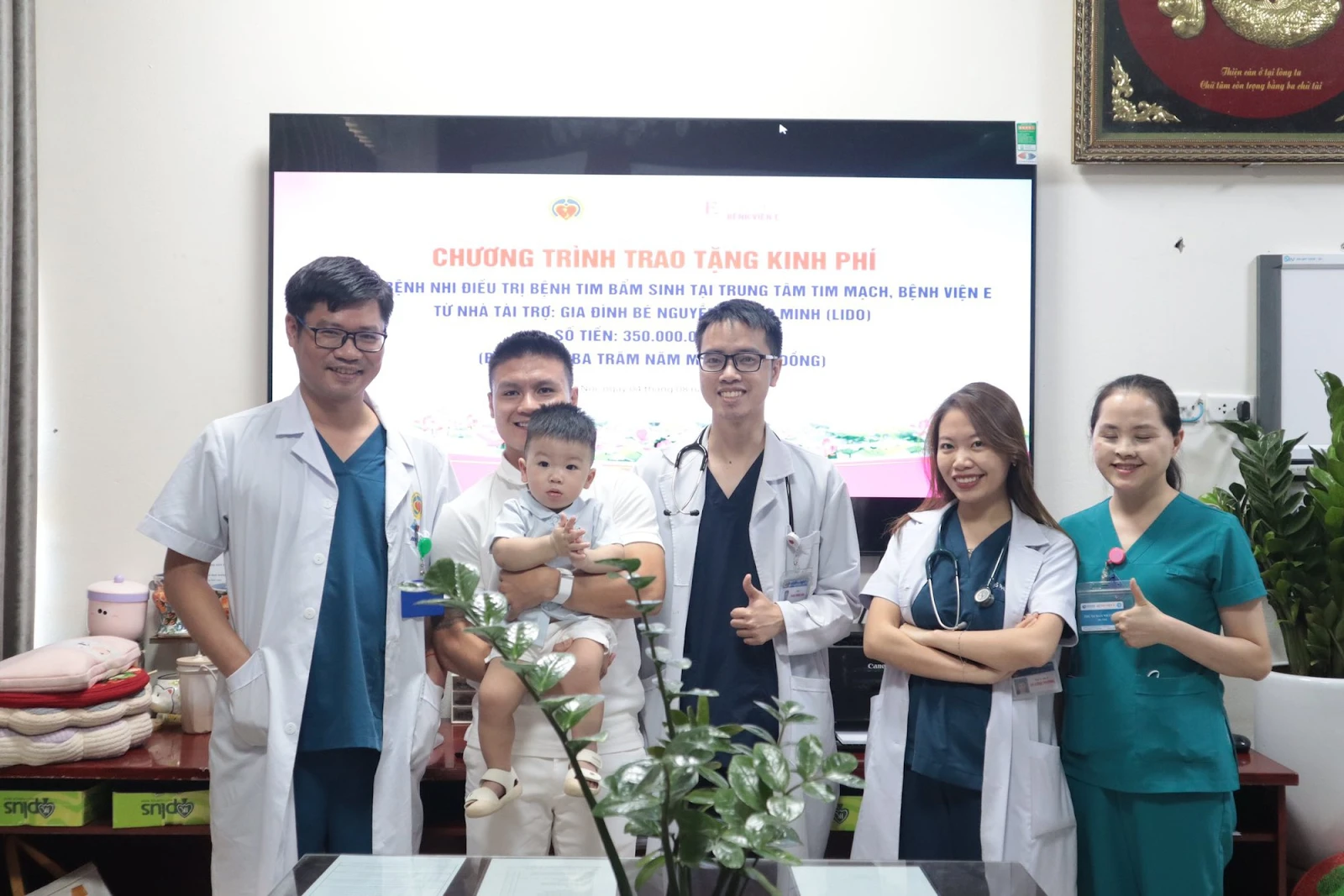 Con trai Quang Hải làm từ thiện 350 triệu, bố mẹ được khen nức nở vì điều này! - Hình 3