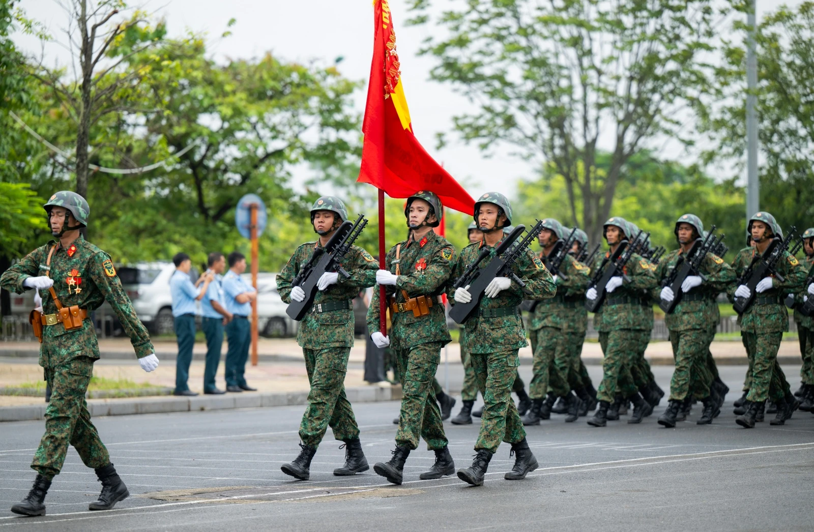 Lê Hoàng Hiệp tạo địa chấn mới, hàng ngàn thiếu nữ vây quanh để chờ điều này? - Hình 4