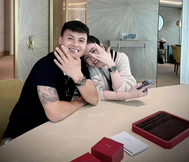 Quang Hải bị so sánh với 1 chủ tịch, làm 1 hành động với vợ hơn hẳn người nào đó - Hình 5