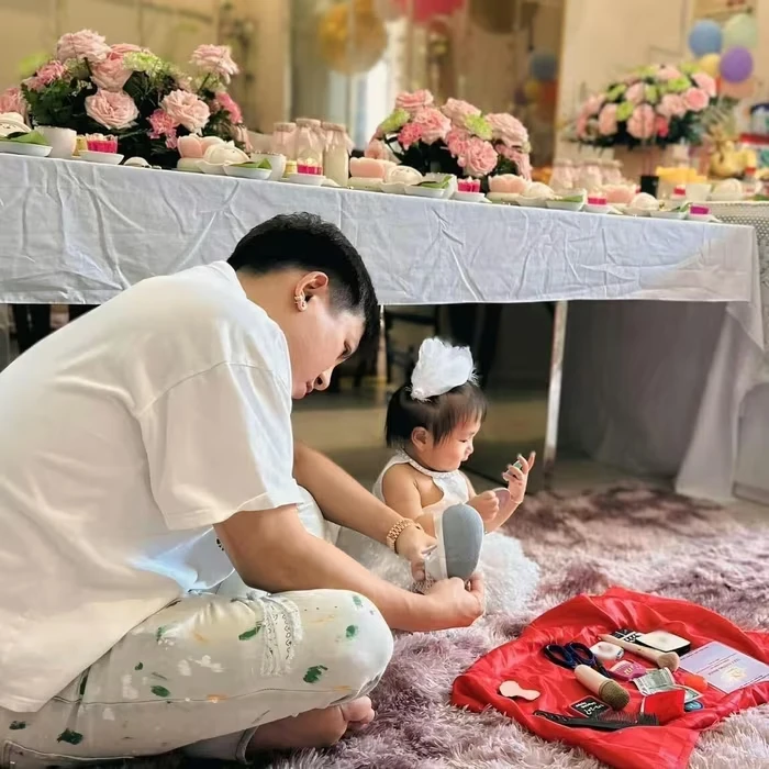 Thanh Trúc bế ái nữ về gặp mẹ chồng, bà nội lộ thái độ sốc, chạnh lòng 1 điều? - Hình 4