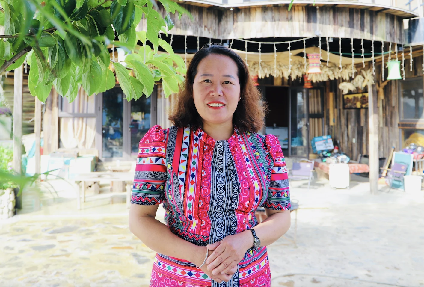 Đồi hoa gọi mây giữa trời Tà Xùa của phụ nữ Mông hút khách - Hình 6