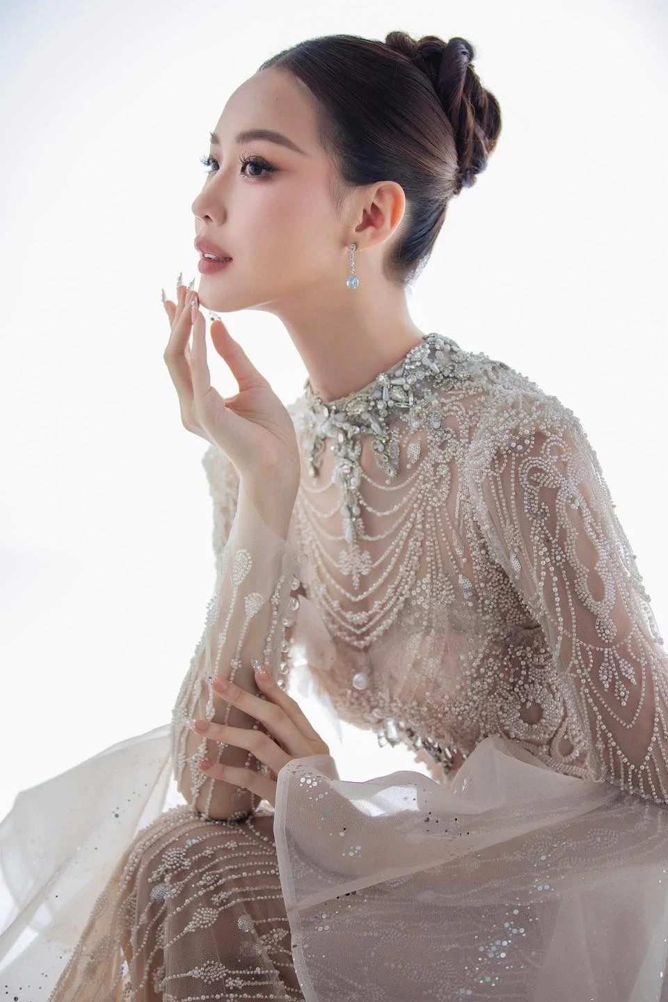 Hoa hậu Lê Nguyễn Bảo Ngọc chính thức chinh chiến Miss World, netizen bùng tranh cãi vì hành động này! - Hình 7