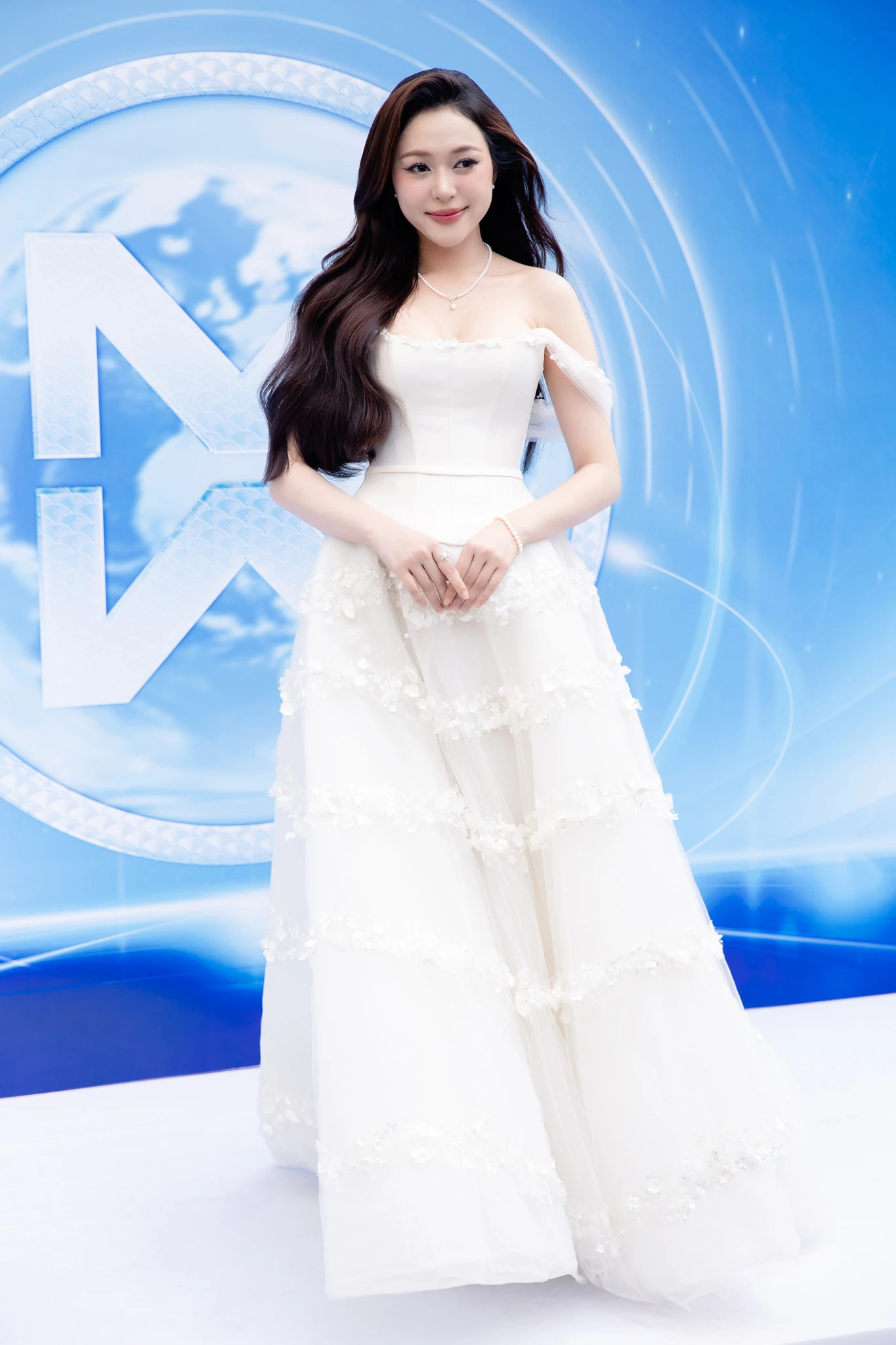 Hoa hậu Lê Nguyễn Bảo Ngọc chính thức chinh chiến Miss World, netizen bùng tranh cãi vì hành động này! - Hình 10