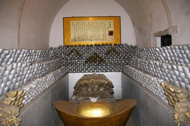 Hoàng đế cho con triệu lượng bạc nối ngôi, riêng vua Càn Long giao ra 1 người - Hình 2