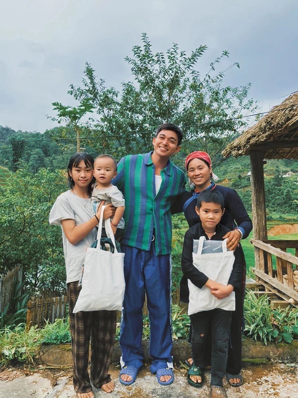 Jun Phạm về Bản Liền ôm chị Thông, lộ thời điểm ghi hình Gia Đình Haha mùa 2? - Hình 2