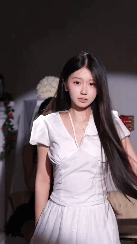 Bạch nguyệt quang nổi tiếng TikTok Việt lộ ảnh quá khứ: Sao trông như thay đầu thế này? - Hình 2